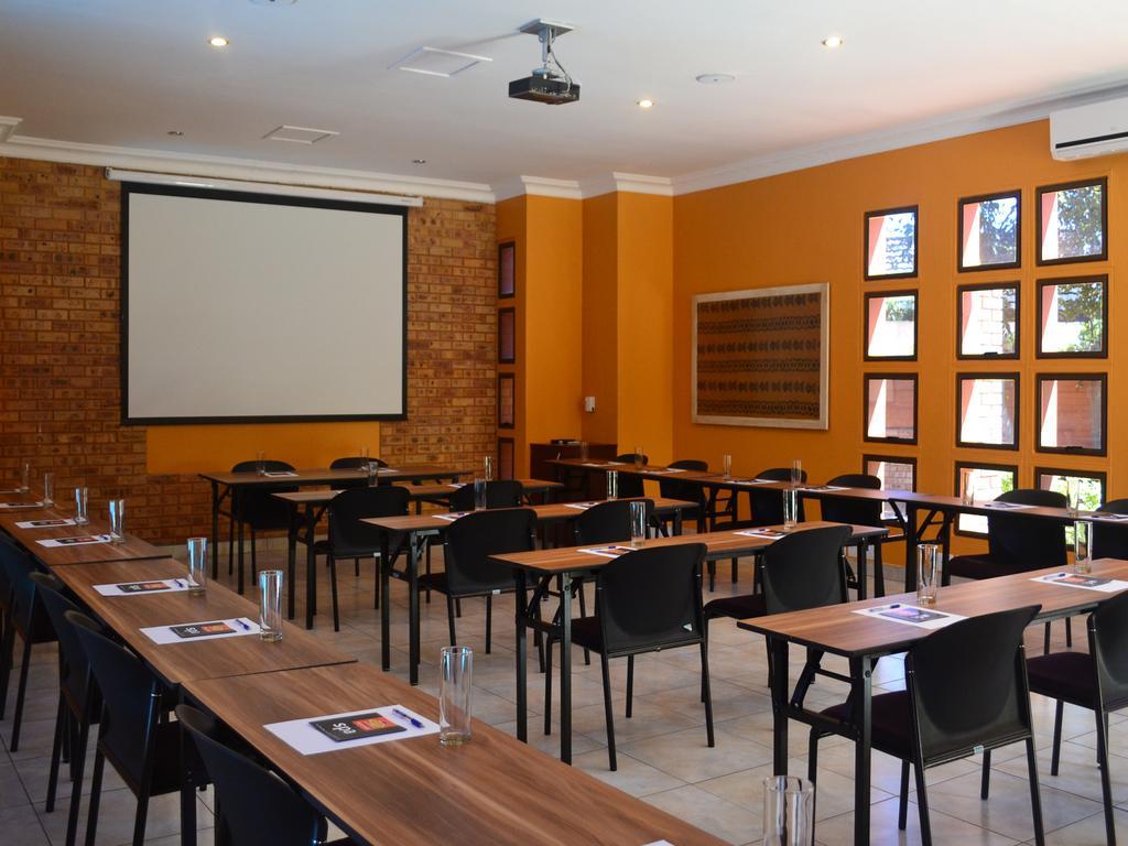 Boga Legaba Guest House & Conference Centre Mafikeng Ngoại thất bức ảnh