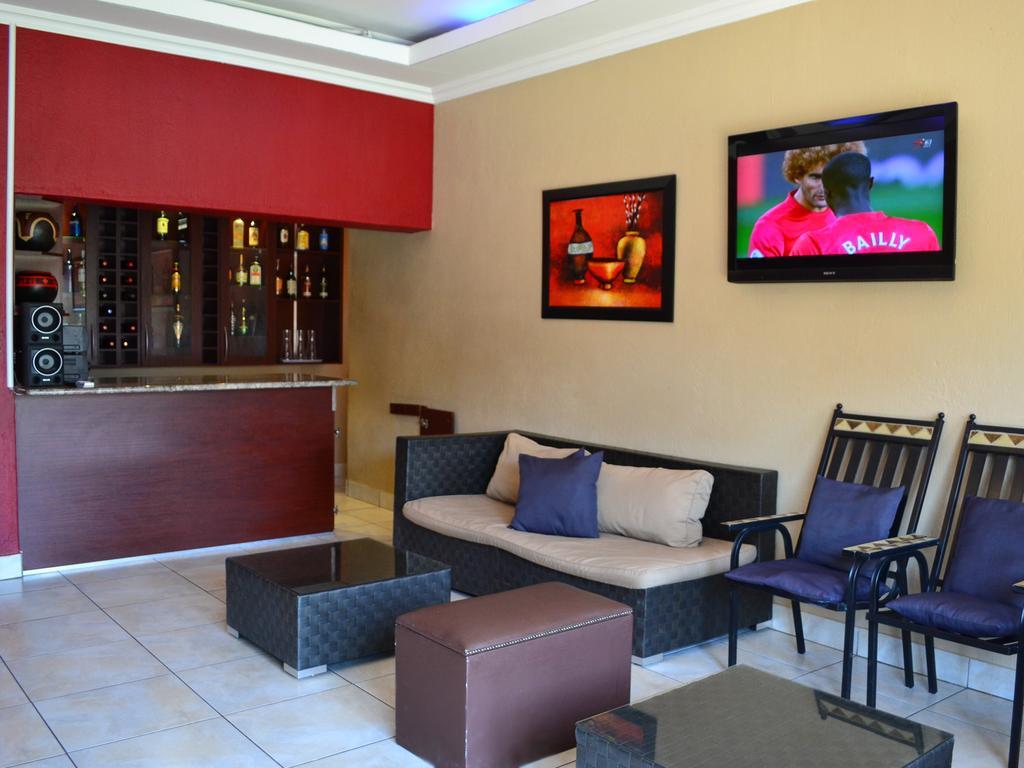 Boga Legaba Guest House & Conference Centre Mafikeng Ngoại thất bức ảnh