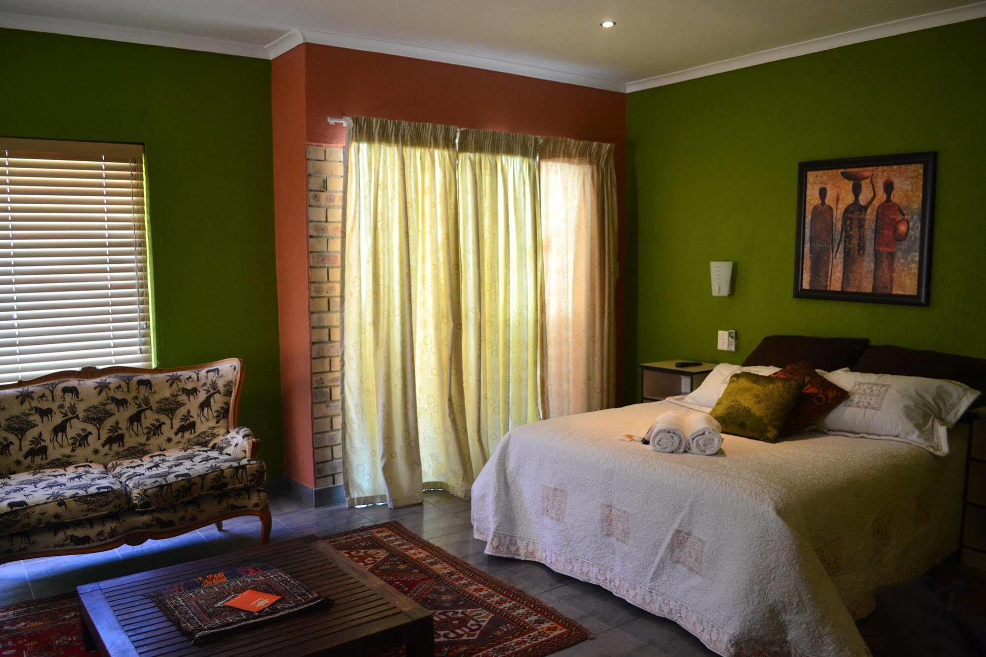 Boga Legaba Guest House & Conference Centre Mafikeng Ngoại thất bức ảnh