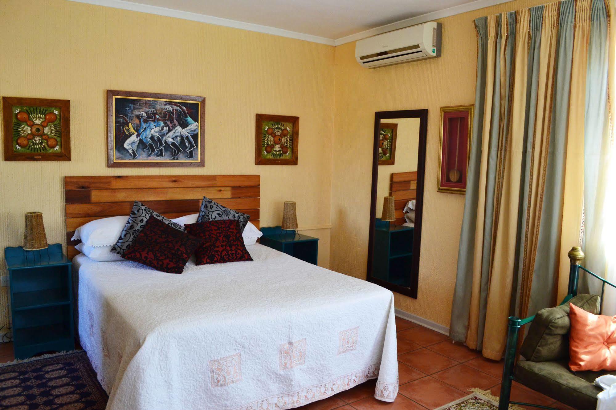 Boga Legaba Guest House & Conference Centre Mafikeng Ngoại thất bức ảnh