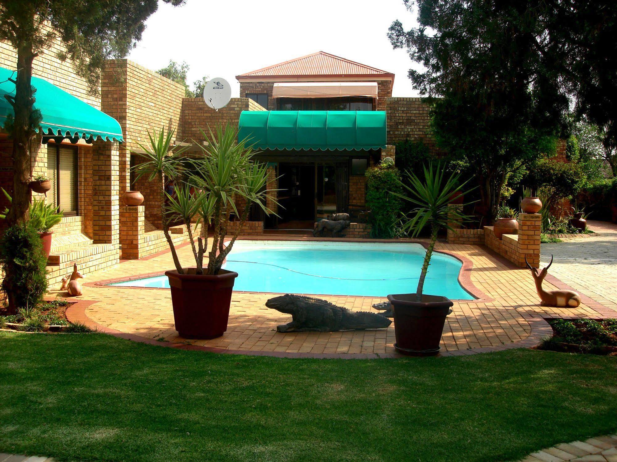 Boga Legaba Guest House & Conference Centre Mafikeng Ngoại thất bức ảnh