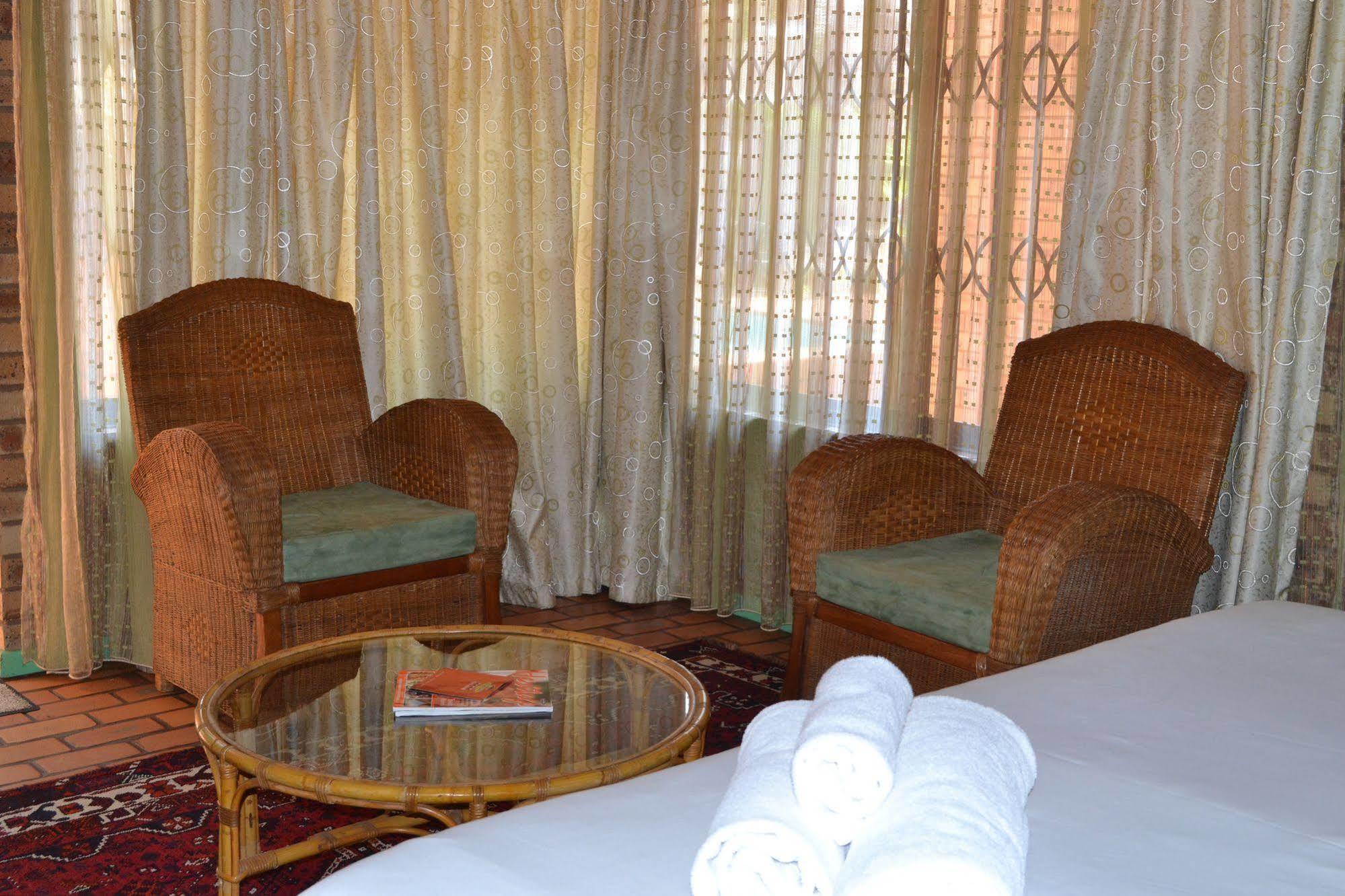 Boga Legaba Guest House & Conference Centre Mafikeng Ngoại thất bức ảnh