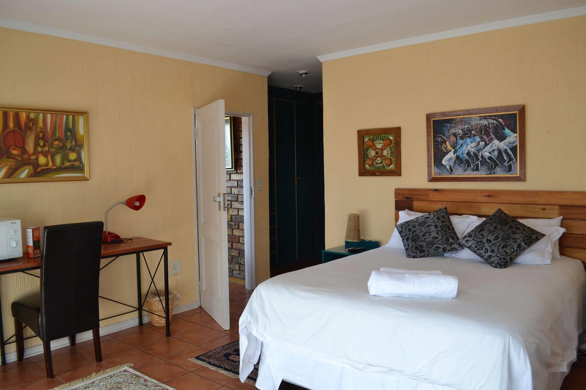 Boga Legaba Guest House & Conference Centre Mafikeng Ngoại thất bức ảnh