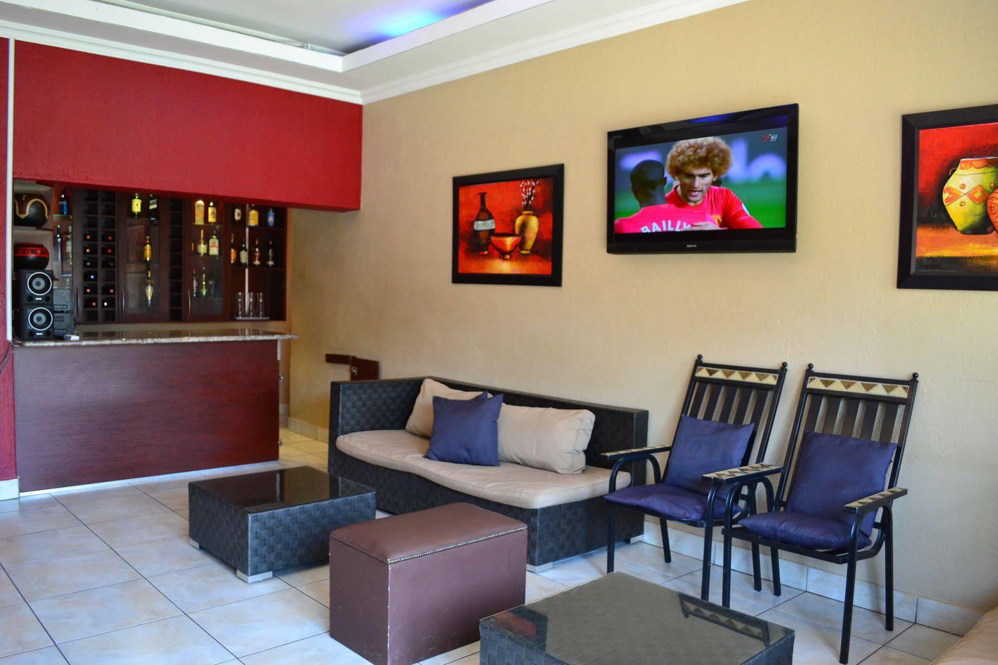 Boga Legaba Guest House & Conference Centre Mafikeng Ngoại thất bức ảnh